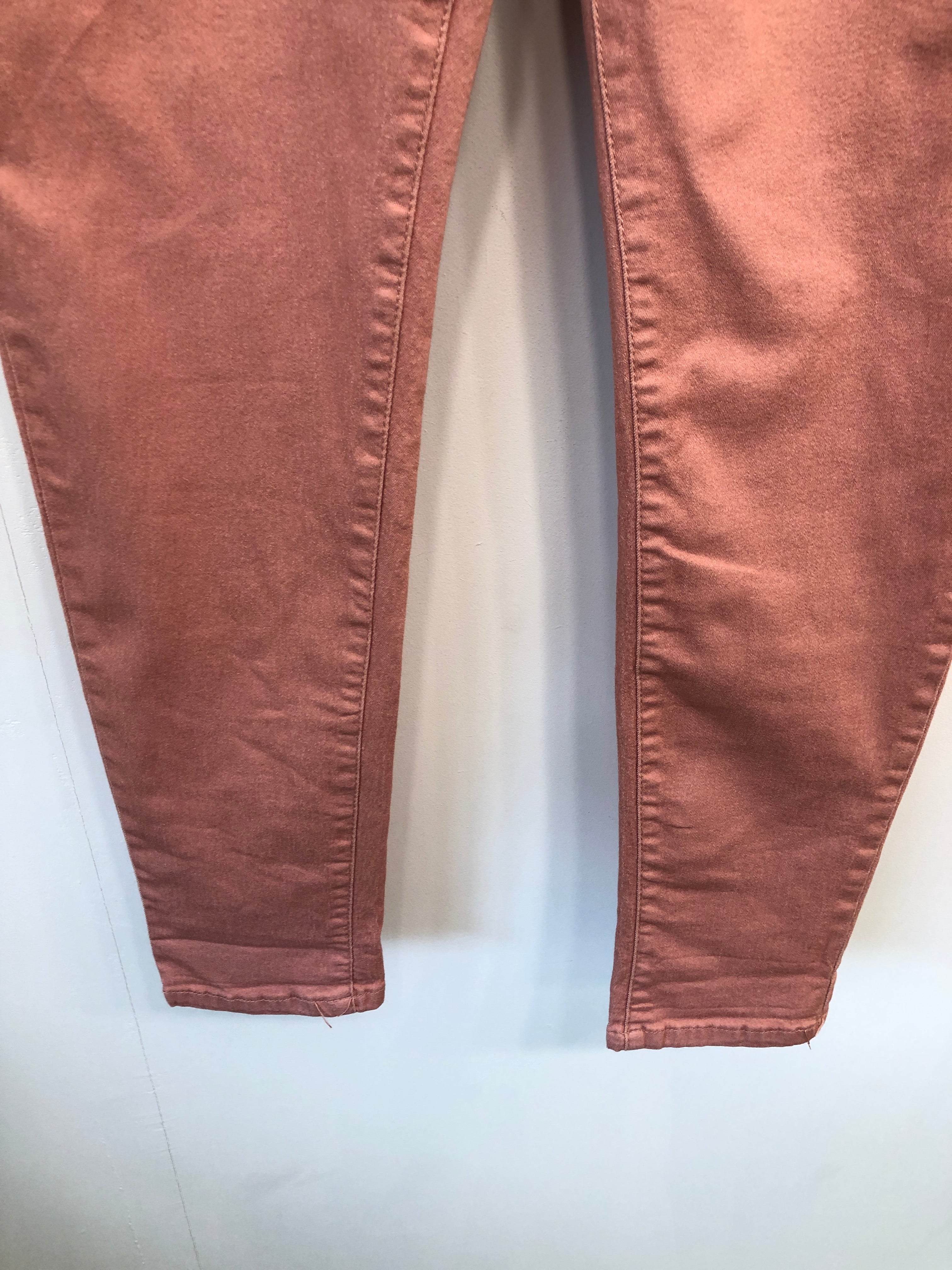 B. S. Jeans Bukser